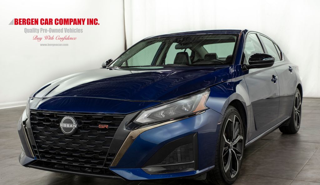 2023 Nissan Altima 2.5 SR photo 4