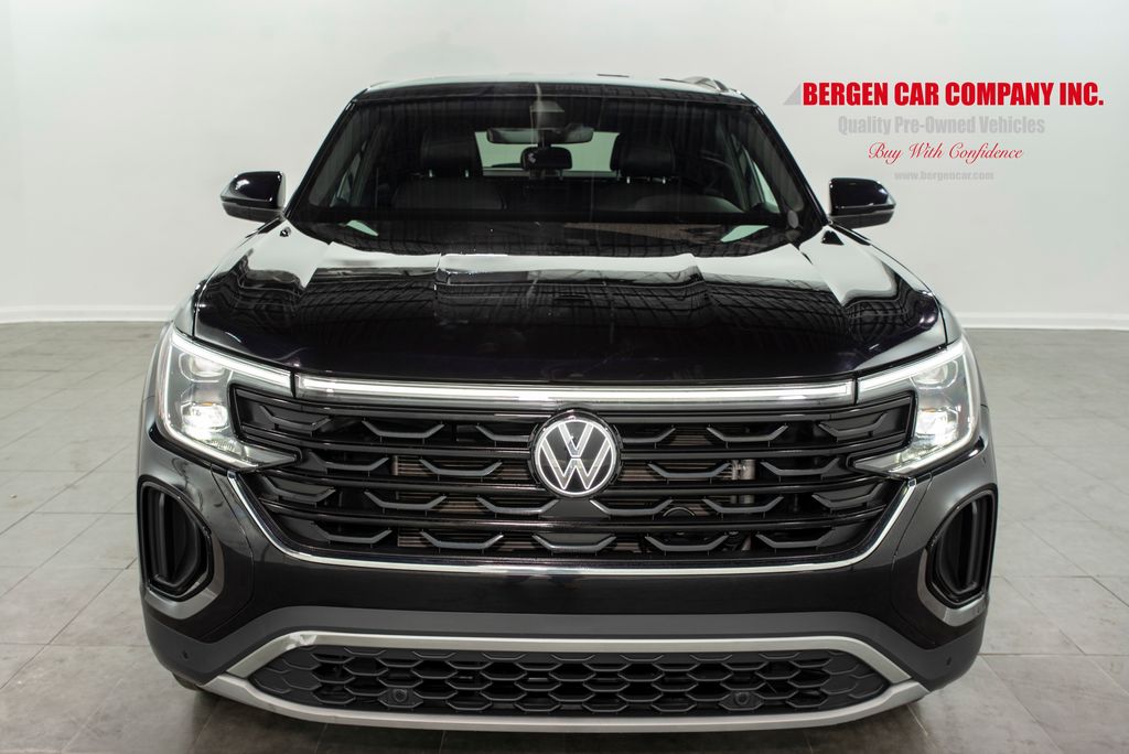 2024 Volkswagen Atlas Cross Sport SE Technology photo 2