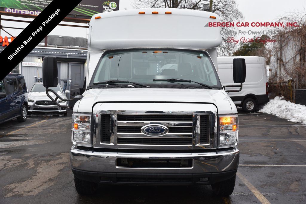 2018 Ford E-350 photo 2