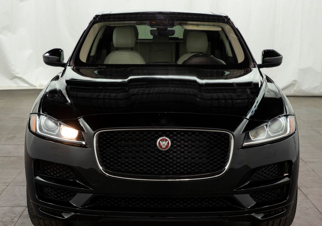 2020 Jaguar F-PACE Prestige photo 2