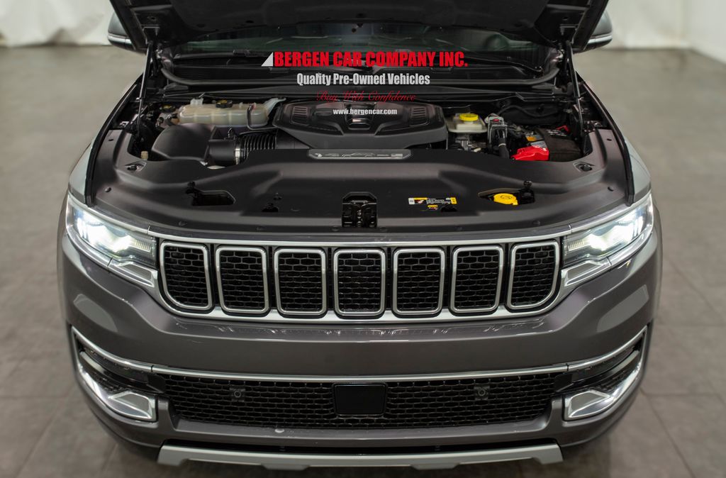 2023 Jeep Wagoneer L Series II photo 3