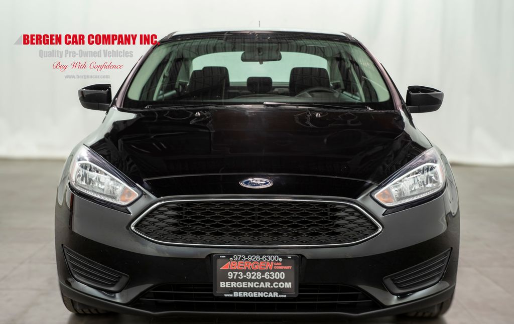 2018 Ford Focus SE photo 2
