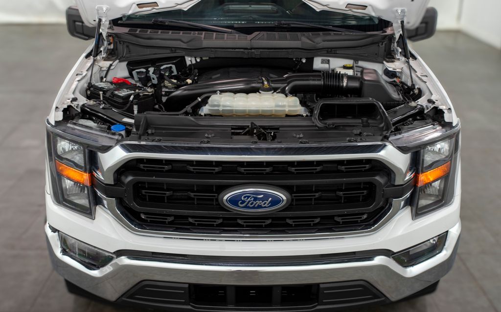 2023 Ford F-150 XLT photo 3