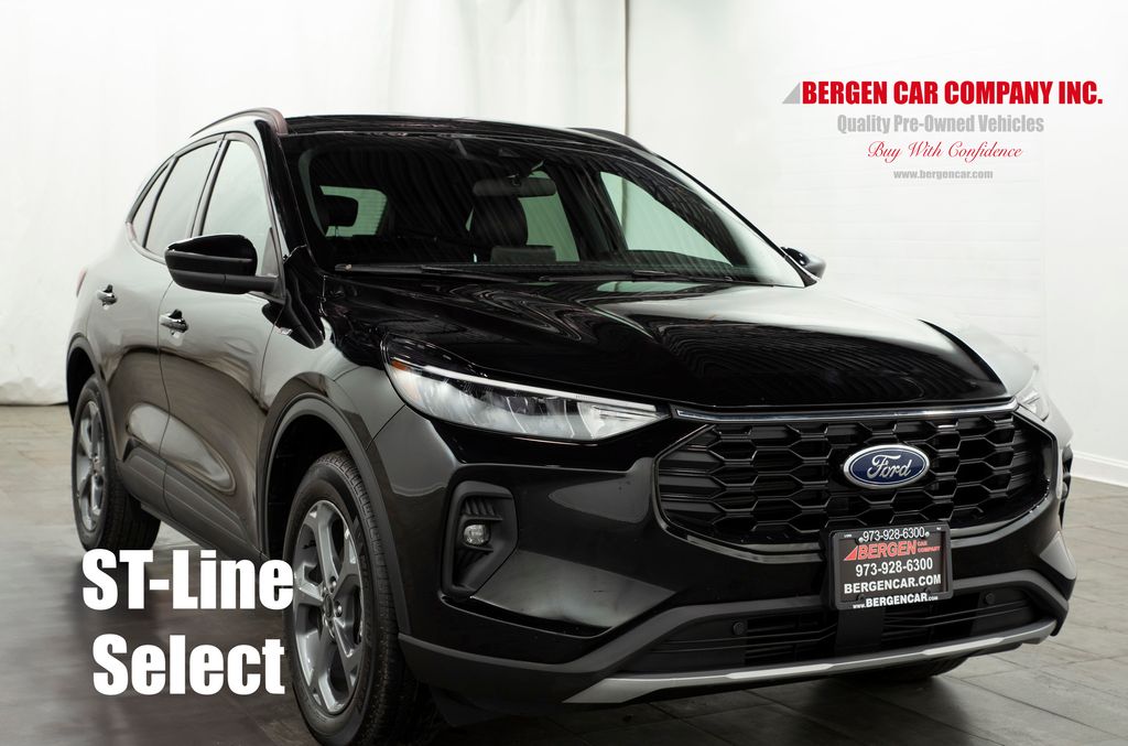 2025 Ford Escape ST-Line Select's photo