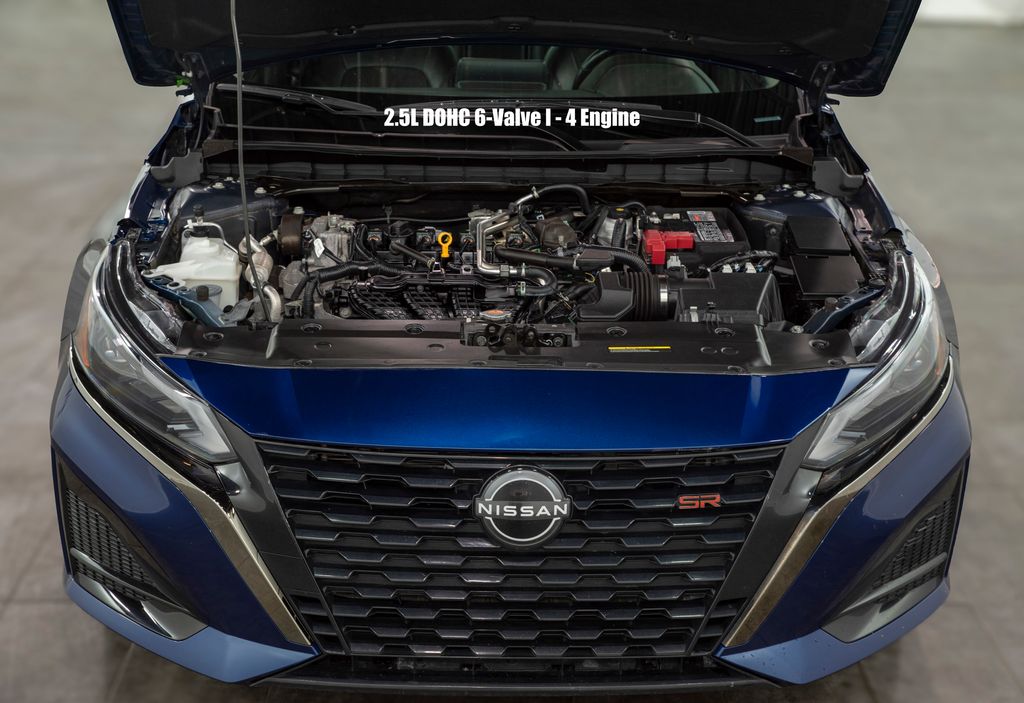2023 Nissan Altima 2.5 SR photo 3