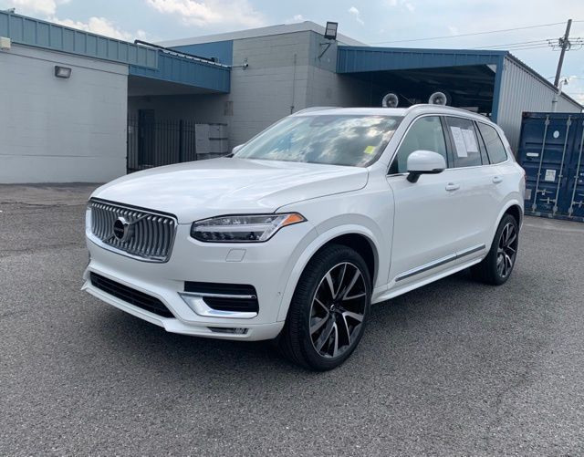 2023 Volvo XC90 AWD Plus photo 2