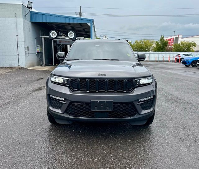 2024 Jeep Grand Cherokee Limited photo 2