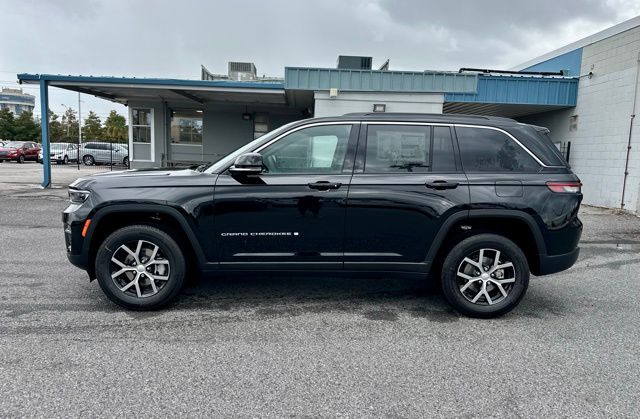 2025 Jeep Grand Cherokee Limited photo 2