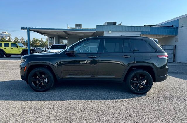 2023 Jeep Grand Cherokee Limited photo 4