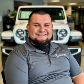 Staff member Luis Ramos from ID_7de7406b94bb