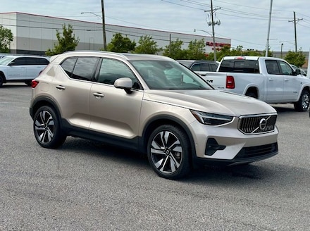 2024 Volvo XC40 B5 Plus Bright SUV