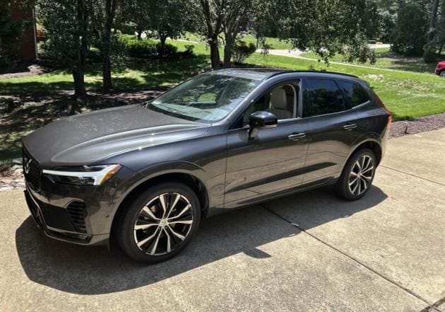 2023 Volvo XC60 B5 Plus Dark