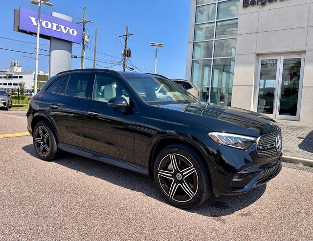 2025 Mercedes-Benz GLC 300