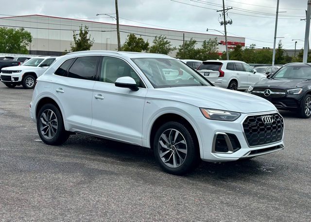 2023 Audi Q5 45 Premium Plus's photo