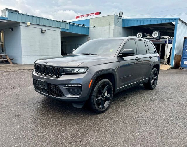 2024 Jeep Grand Cherokee Limited photo 3
