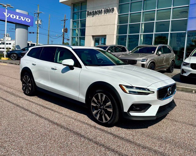 2022 Volvo V60 Cross Country T5