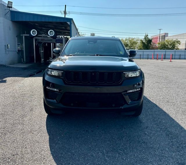 2023 Jeep Grand Cherokee Limited photo 2