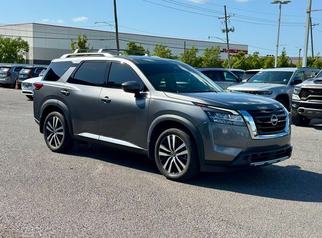 2023 Nissan Pathfinder Platinum 2WD's photo