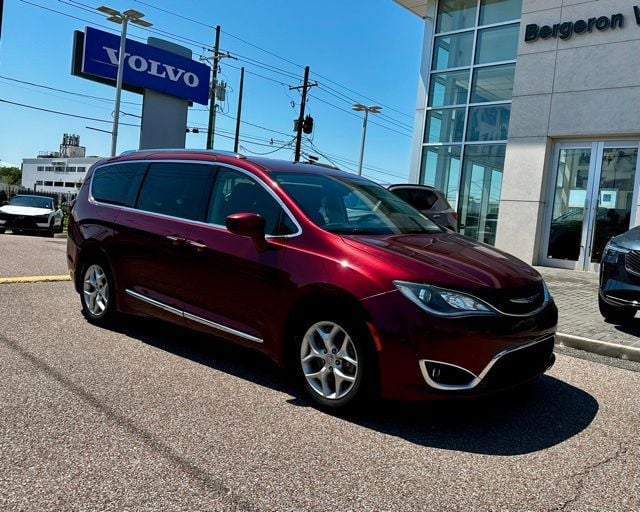 2018 Chrysler Pacifica Touring L's photo