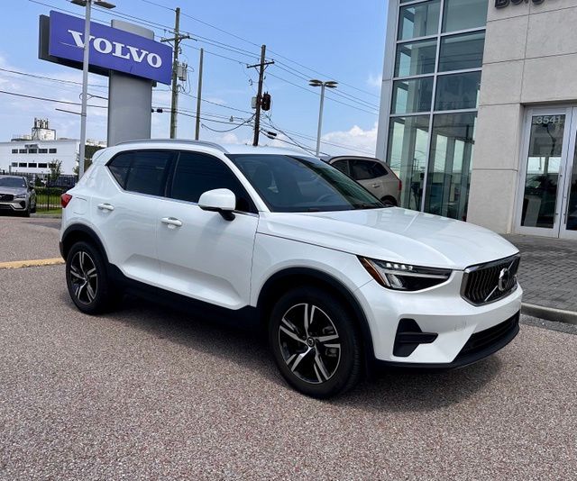 2024 Volvo XC40 B5 Core
