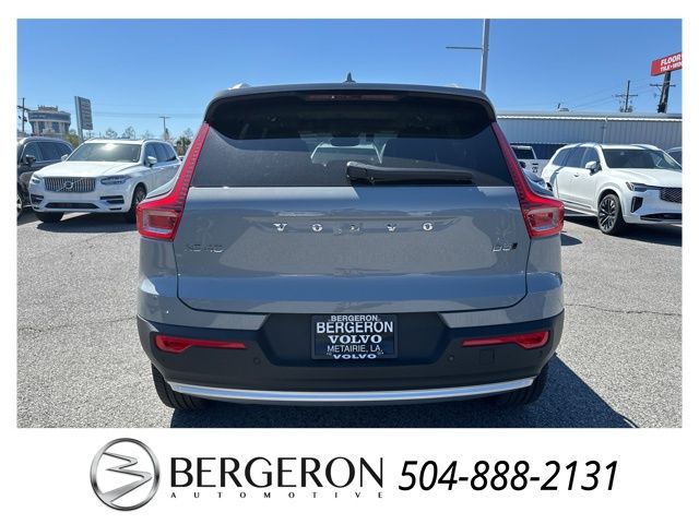 2025 Volvo XC40 Core photo 4