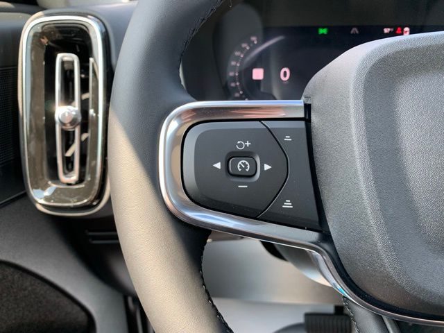 2026 Volvo XC40 Plus - Photo 24