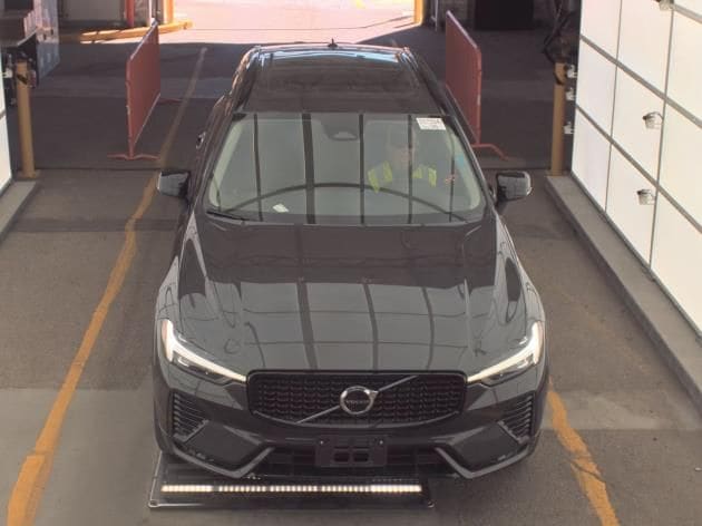 2025 Volvo XC60 B5 Core Dark AWD's photo