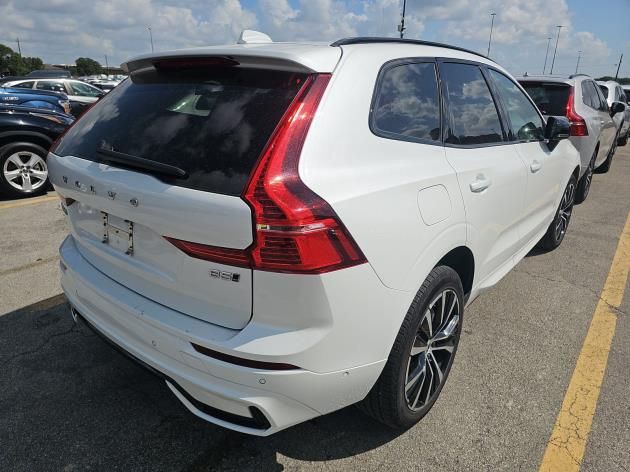 2025 Volvo XC60 B5 Plus photo 4