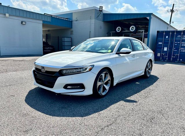 2018 Honda Accord Touring photo 3