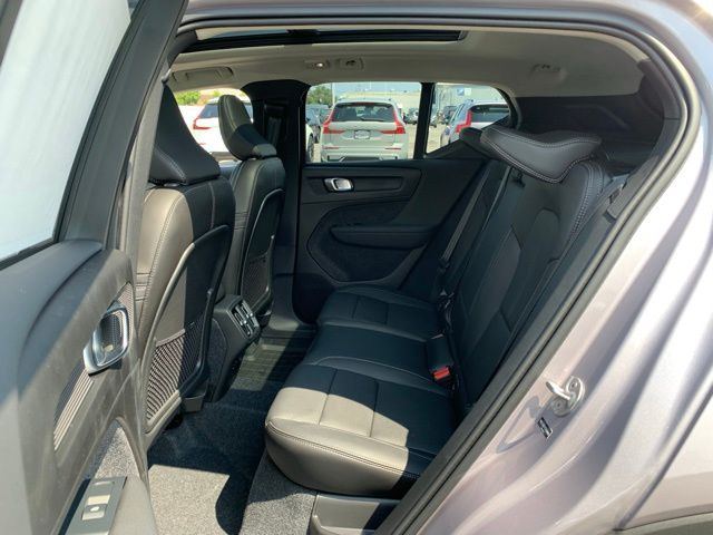 2026 Volvo XC40 Plus - Photo 18