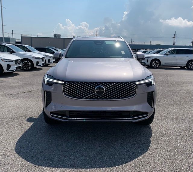 2026 Volvo XC90 B5 Core photo 2