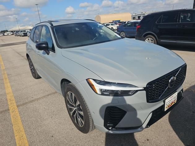 2025 Volvo XC60 B5 Plus photo 2