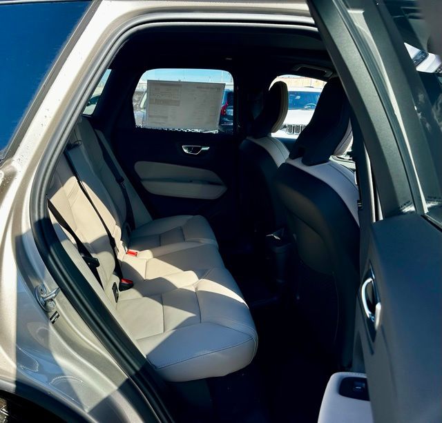 2026 Volvo XC60 Plus - Photo 19