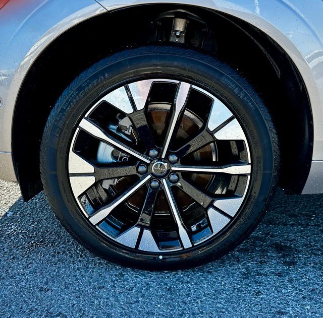 2026 Volvo XC60 Plus - Photo 13