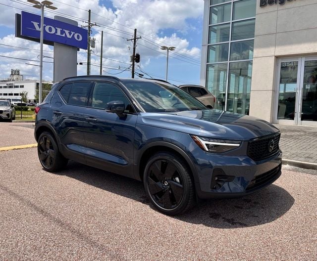 2026 Volvo XC40 B5 Ultra Black Edition