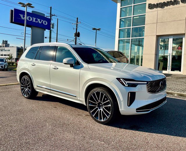2027 Volvo XC90 B6 Plus