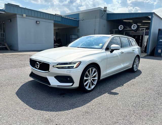 2020 Volvo V60 T5 Momentum photo 3