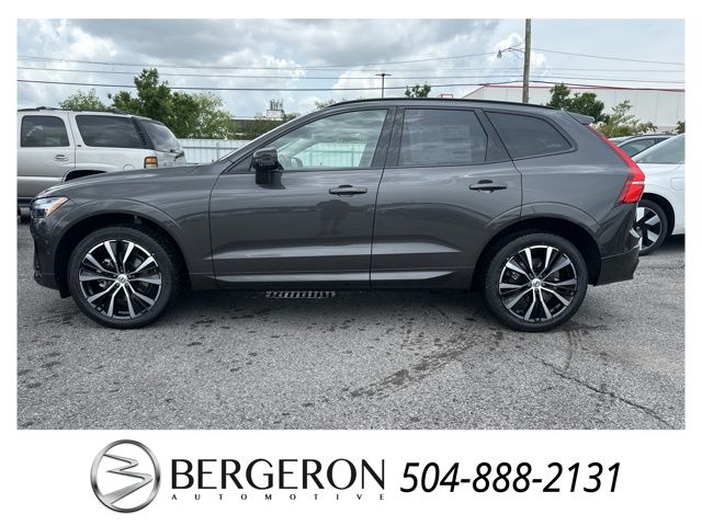 2025 Volvo XC60 B5 Plus photo 3