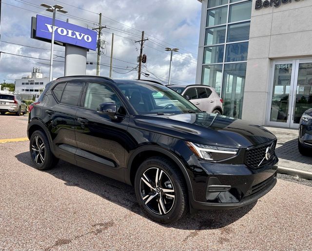 2026 Volvo XC40 B5 Core Dark AWD's photo