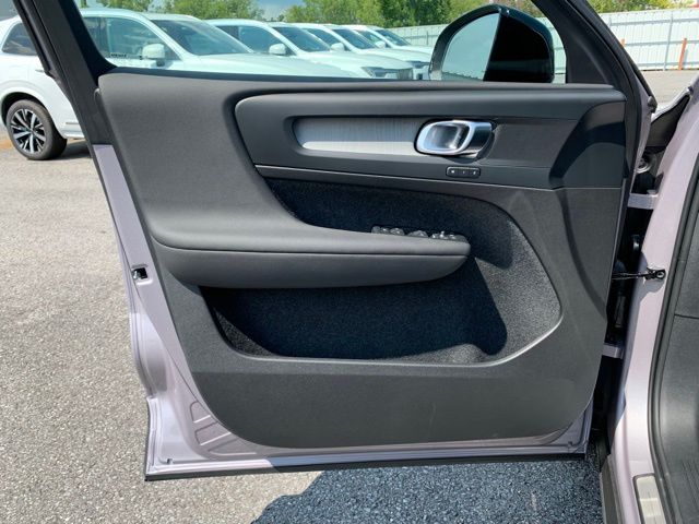 2026 Volvo XC40 Plus - Photo 14