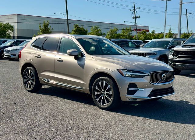 2023 Volvo XC60 B5 Plus Bright Theme AWD's photo