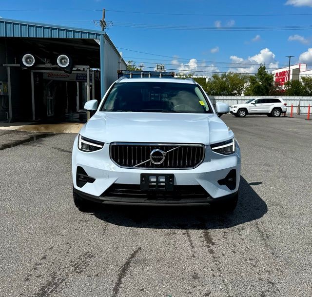 2025 Volvo XC40 Plus photo 2