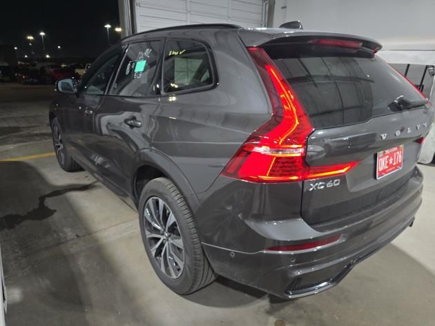 2025 Volvo XC60 B5 Plus photo 4