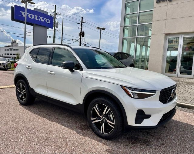 2026 Volvo XC40 B4 Core