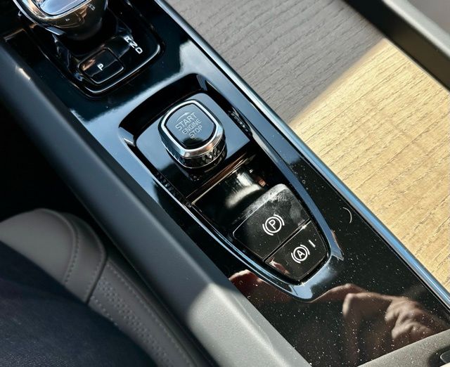 2026 Volvo XC60 Plus - Photo 33