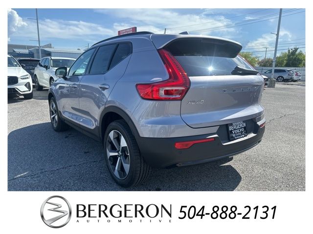 2026 Volvo XC40 Plus photo 4
