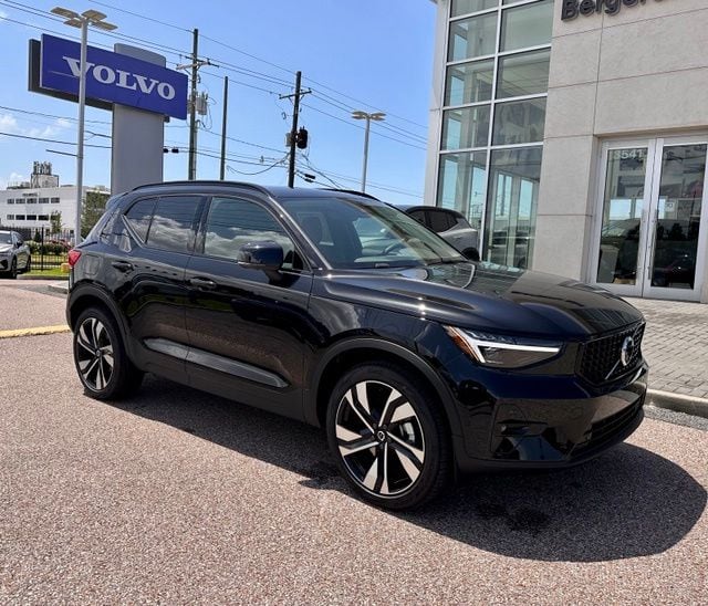 2026 Volvo XC40 B5 Ultra Dark AWD's photo
