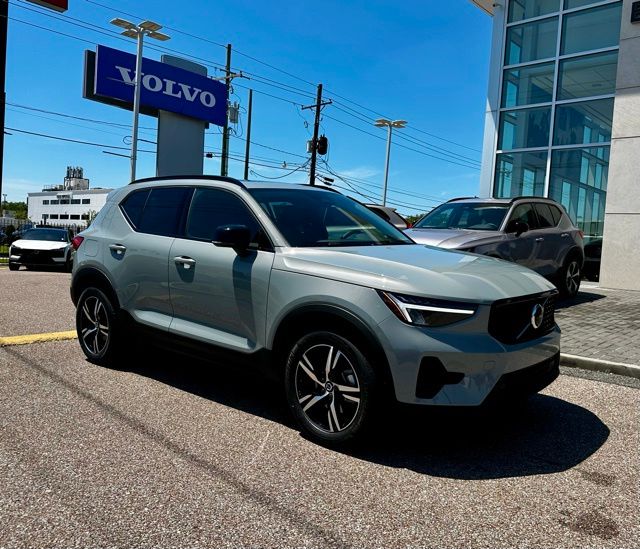 2026 Volvo XC40 B5 Core Dark AWD's photo