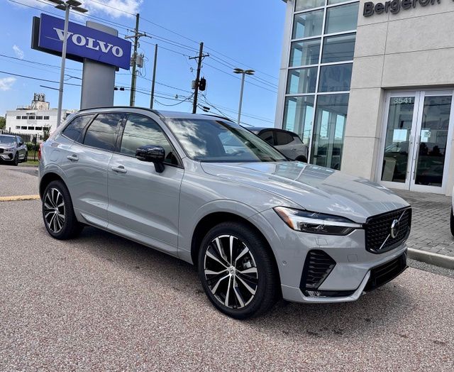 2025 Volvo XC60 B5 Ultra Dark AWD's photo
