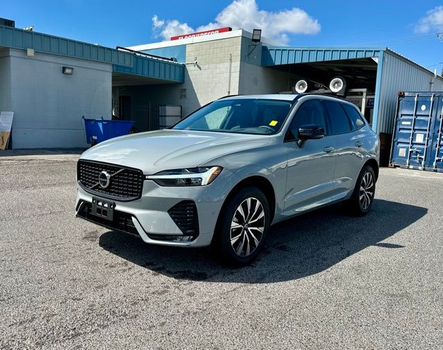 2025 Volvo XC60 B5 Plus photo 3